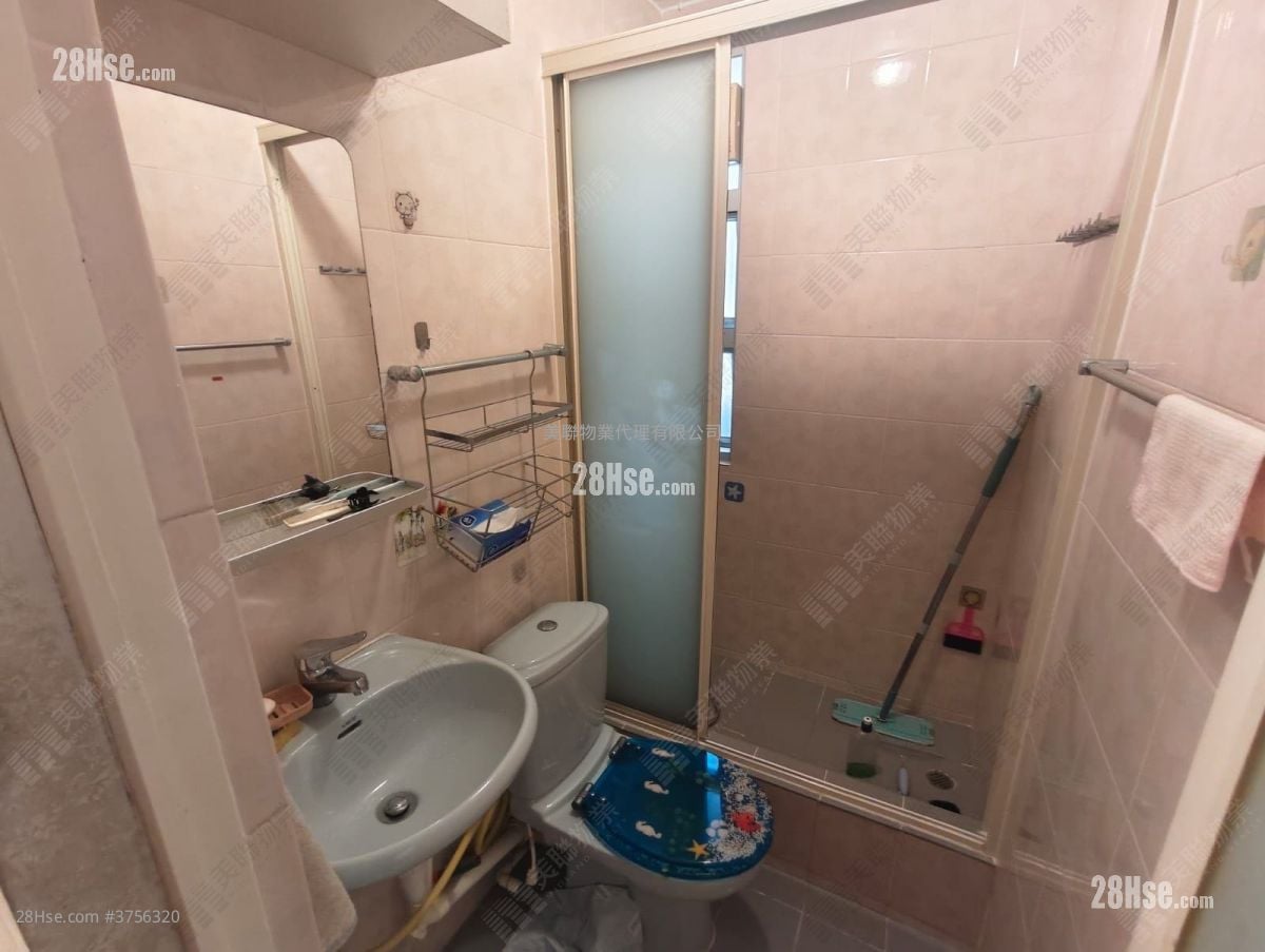 San Wai Court Sell 3 Bedrooms , 1 Bathroom 554 ft²