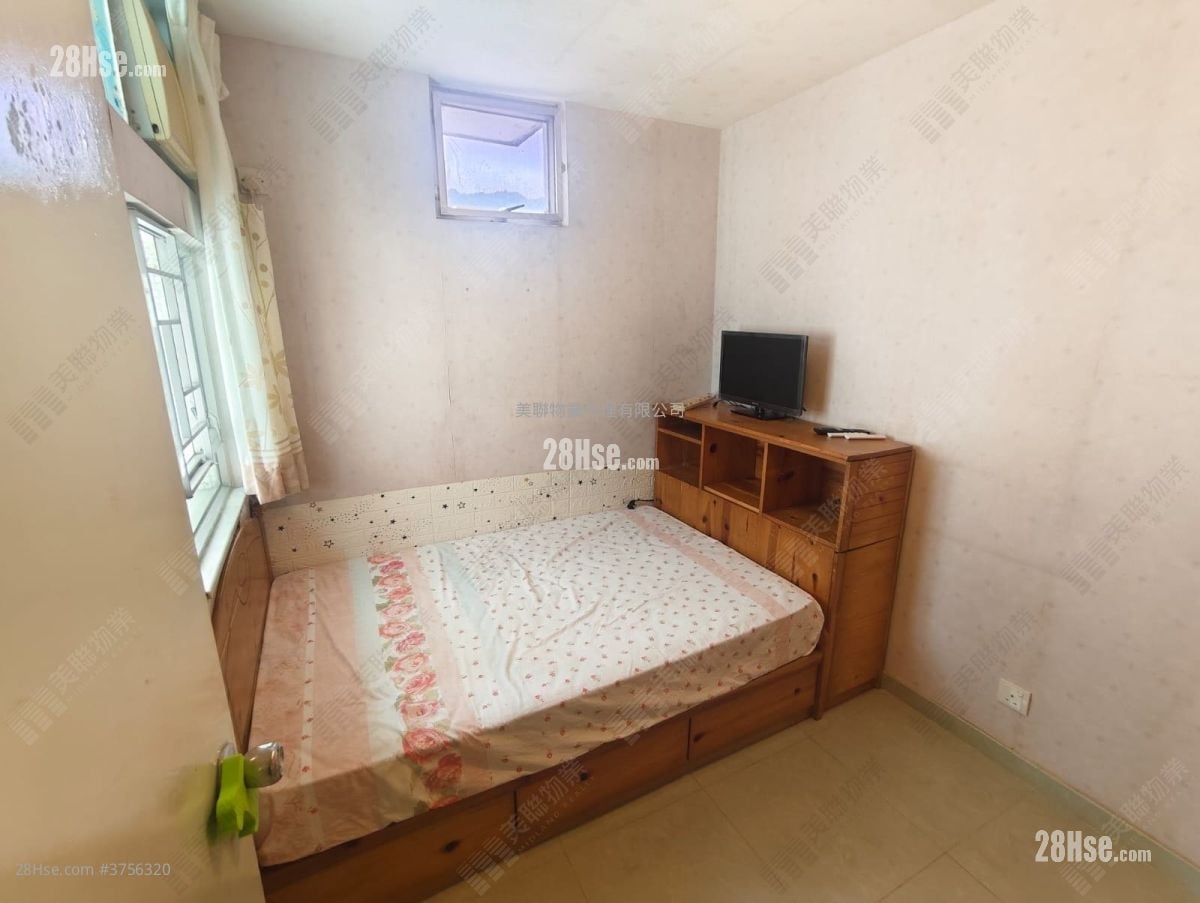 San Wai Court Sell 3 Bedrooms , 1 Bathroom 554 ft²