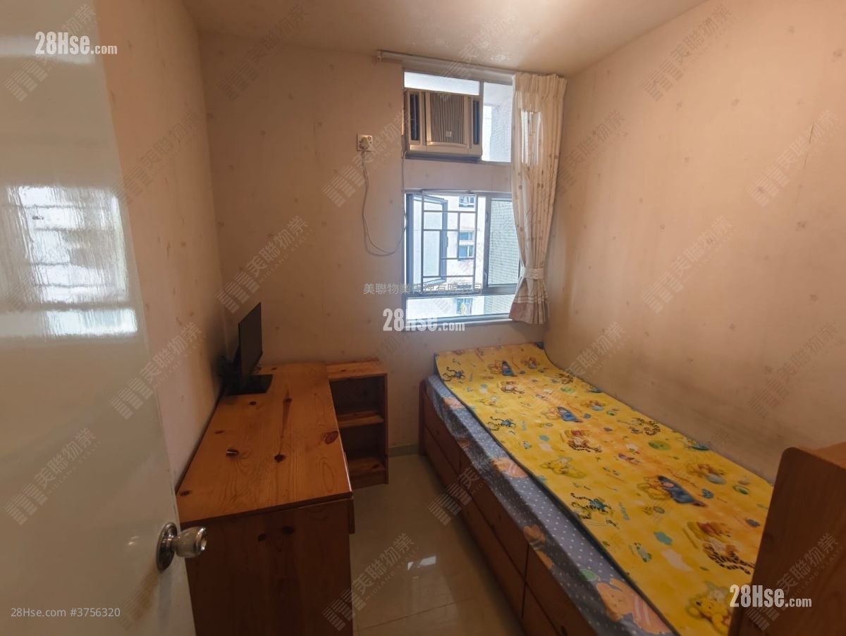 San Wai Court Sell 3 Bedrooms , 1 Bathroom 554 ft²