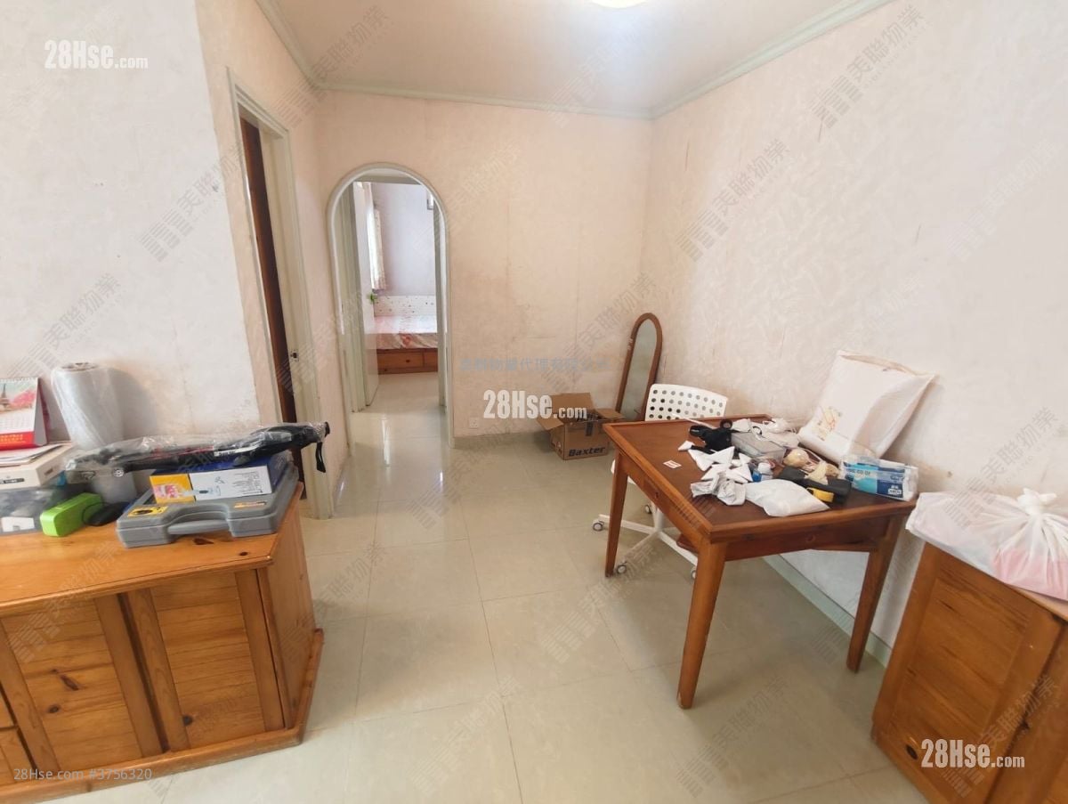 San Wai Court Sell 3 Bedrooms , 1 Bathroom 554 ft²