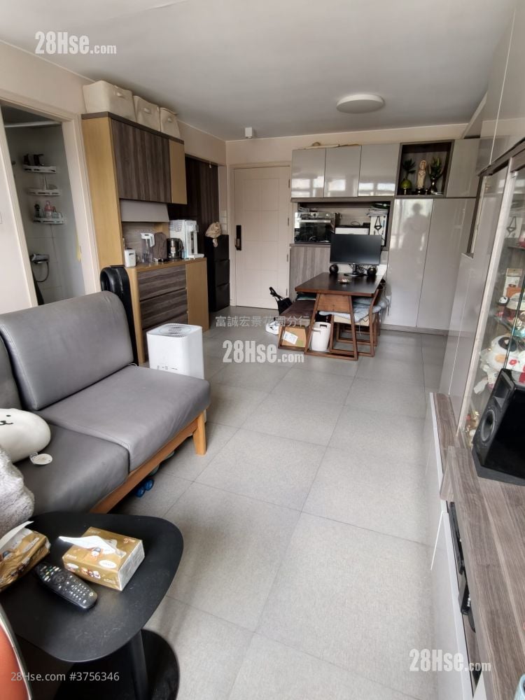 Choi Fung Court Sell 2 Bedrooms , 1 Bathroom 597 ft²