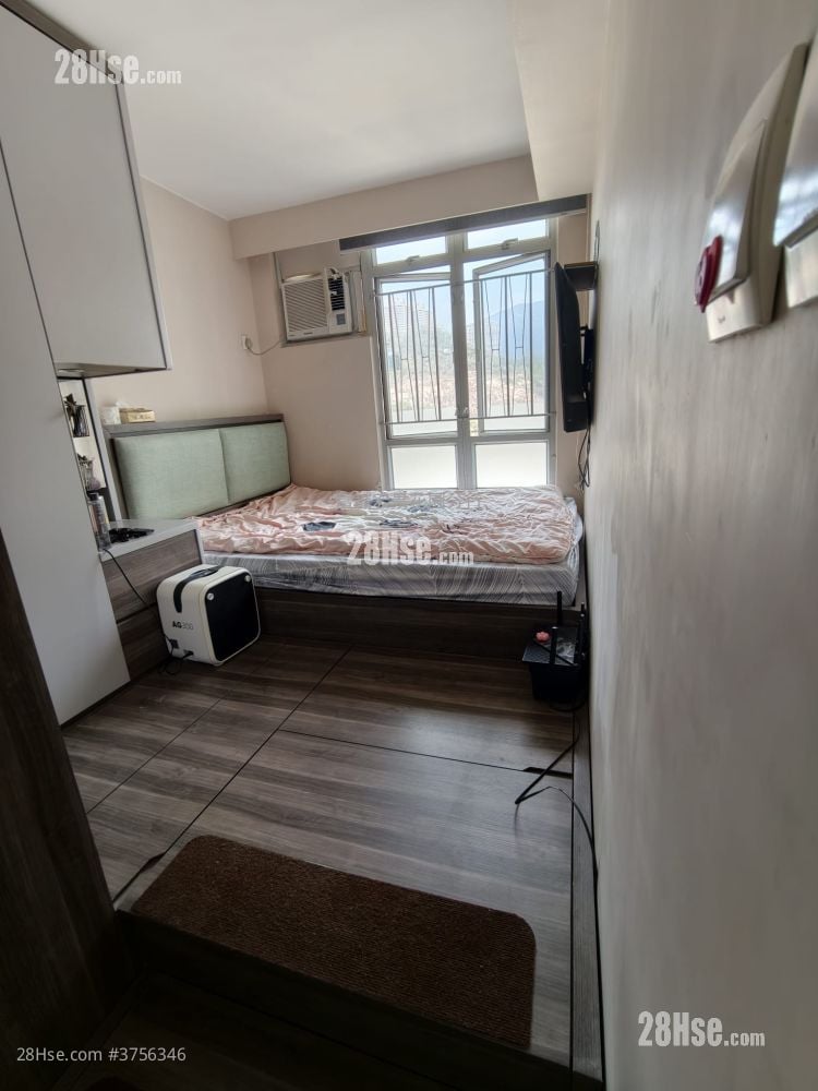 Choi Fung Court Sell 2 Bedrooms , 1 Bathroom 597 ft²