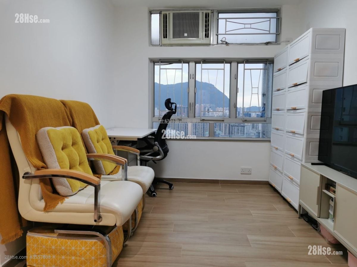 Fu Keung Court Sell 3 Bedrooms , 1 Bathroom 577 ft²