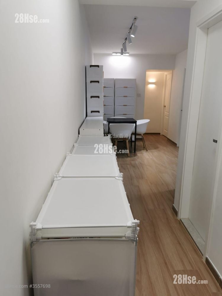 Fu Keung Court Sell 3 Bedrooms , 1 Bathroom 577 ft²