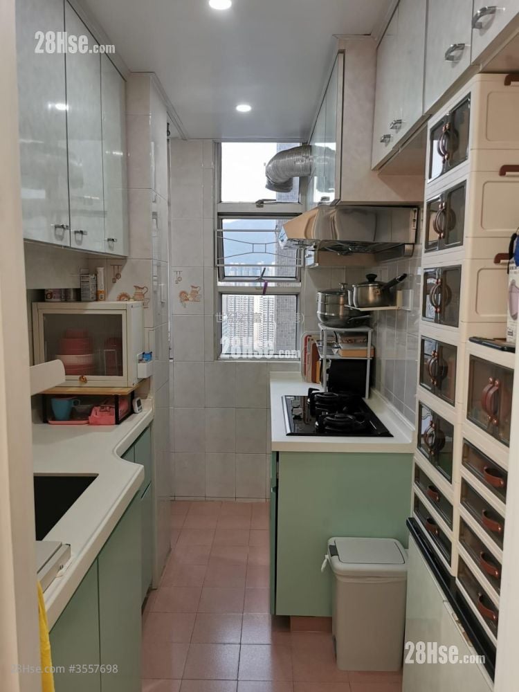 Fu Keung Court Sell 3 Bedrooms , 1 Bathroom 577 ft²