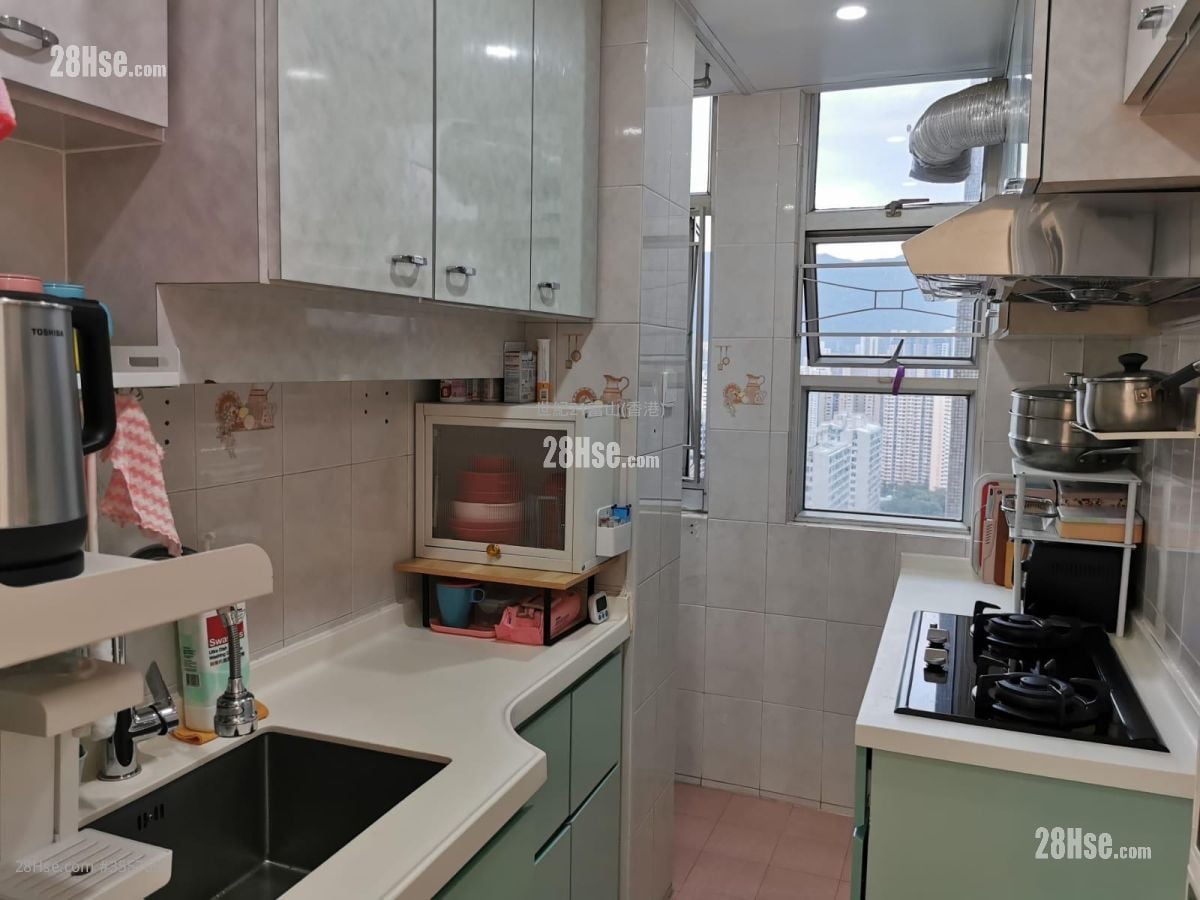 Fu Keung Court Sell 3 Bedrooms , 1 Bathroom 577 ft²