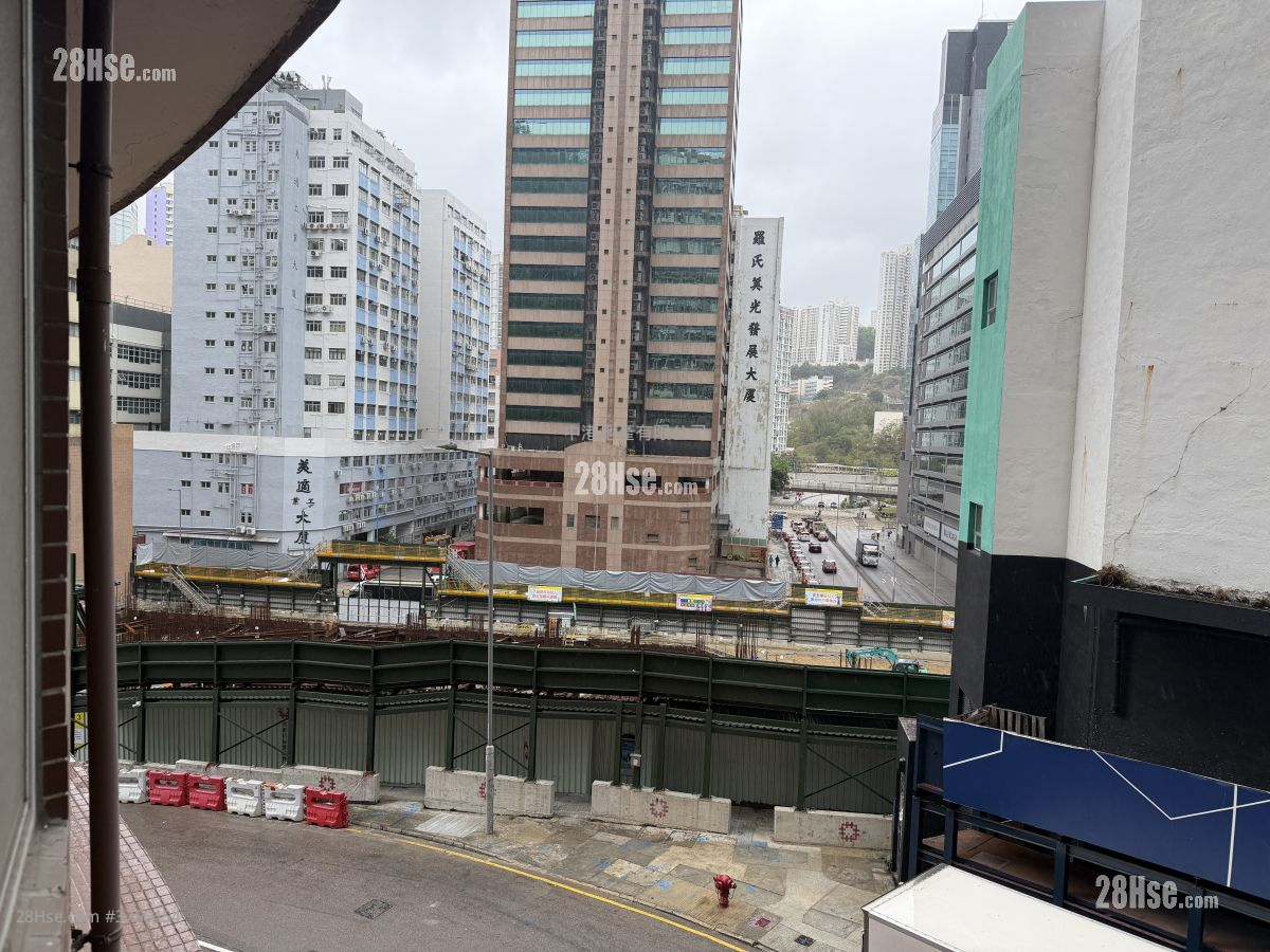 Wah Wing Industrial Building Sell 3 Toilets 4,210 ft²