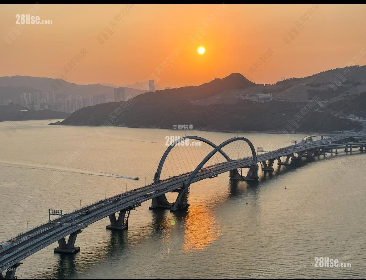 Sea To Sky Sell 3 Bedrooms , 2 Bathrooms 707 ft²