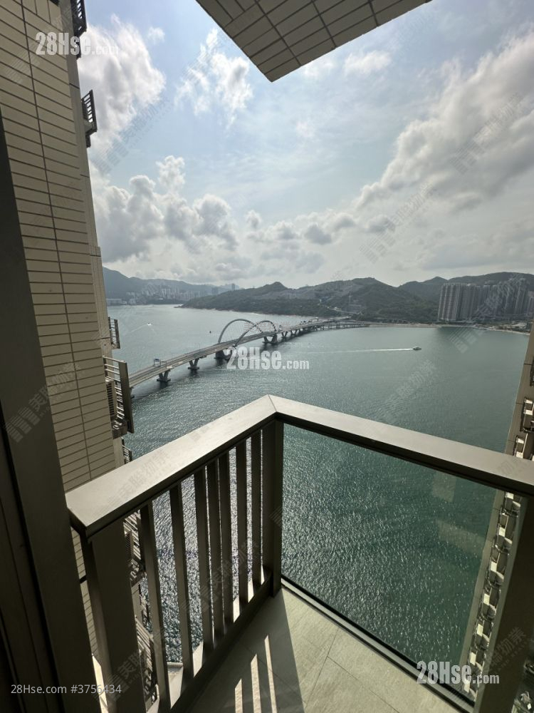 Sea To Sky Sell 3 Bedrooms , 2 Bathrooms 707 ft²