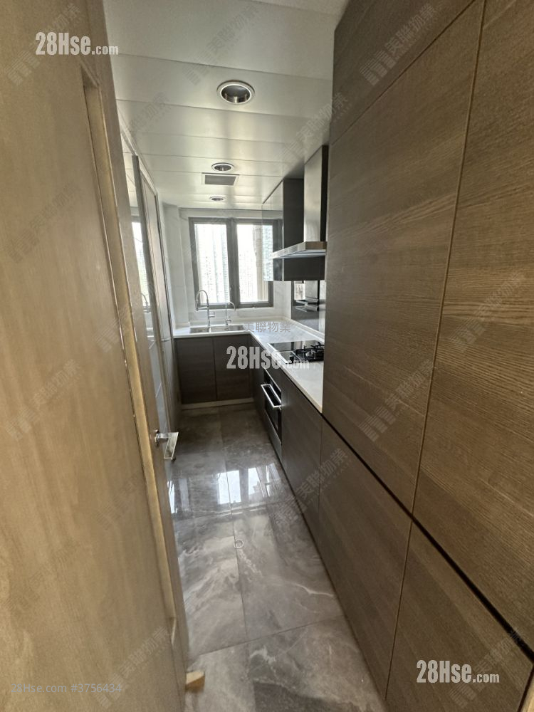 Sea To Sky Sell 3 Bedrooms , 2 Bathrooms 707 ft²