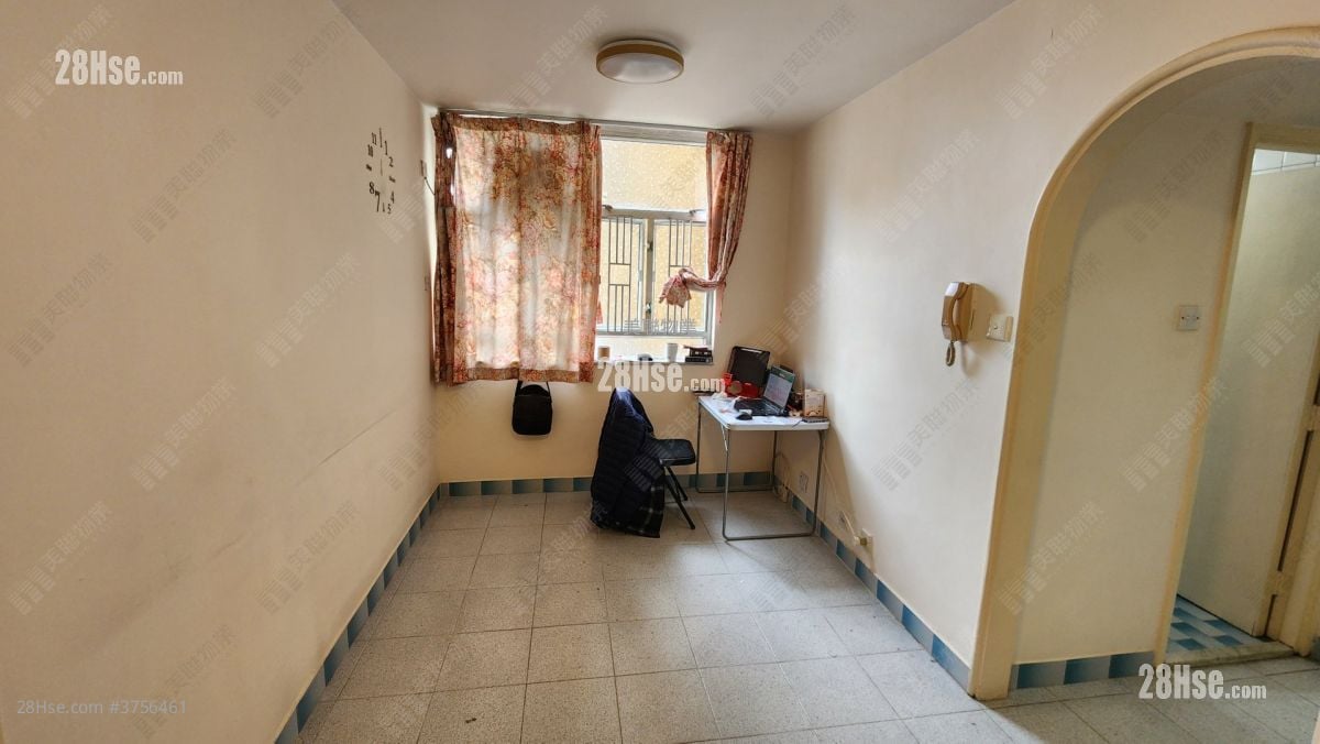Lung Poon Court Sell 1 Bedroom 340 ft²
