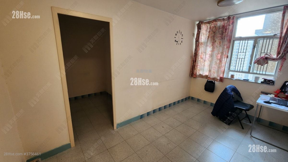 Lung Poon Court Sell 1 Bedroom 340 ft²