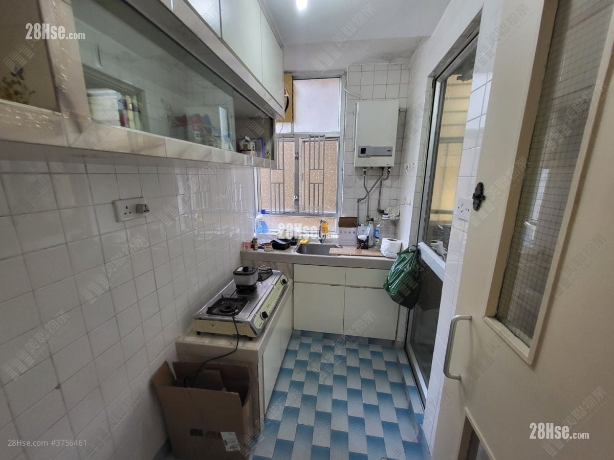 Lung Poon Court Sell 1 Bedroom 340 ft²