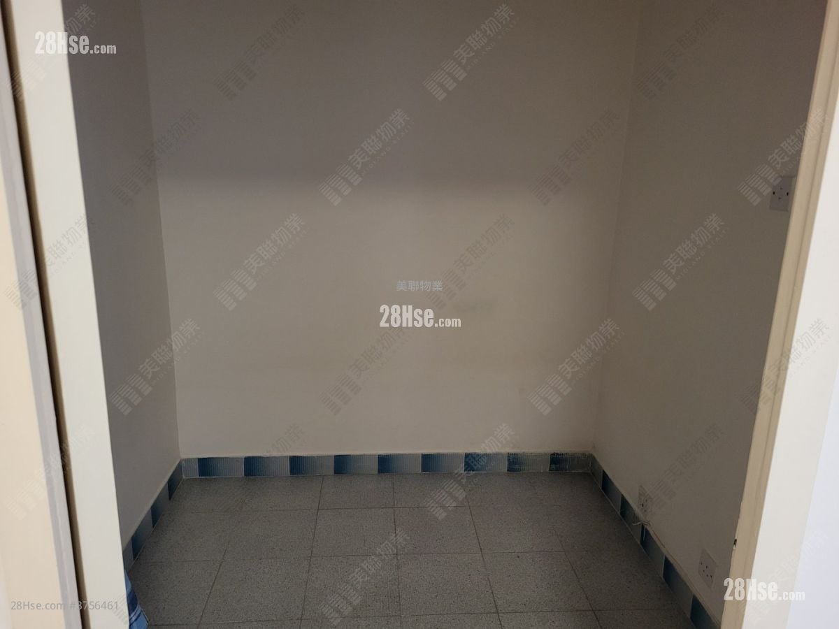 Lung Poon Court Sell 1 Bedroom 340 ft²