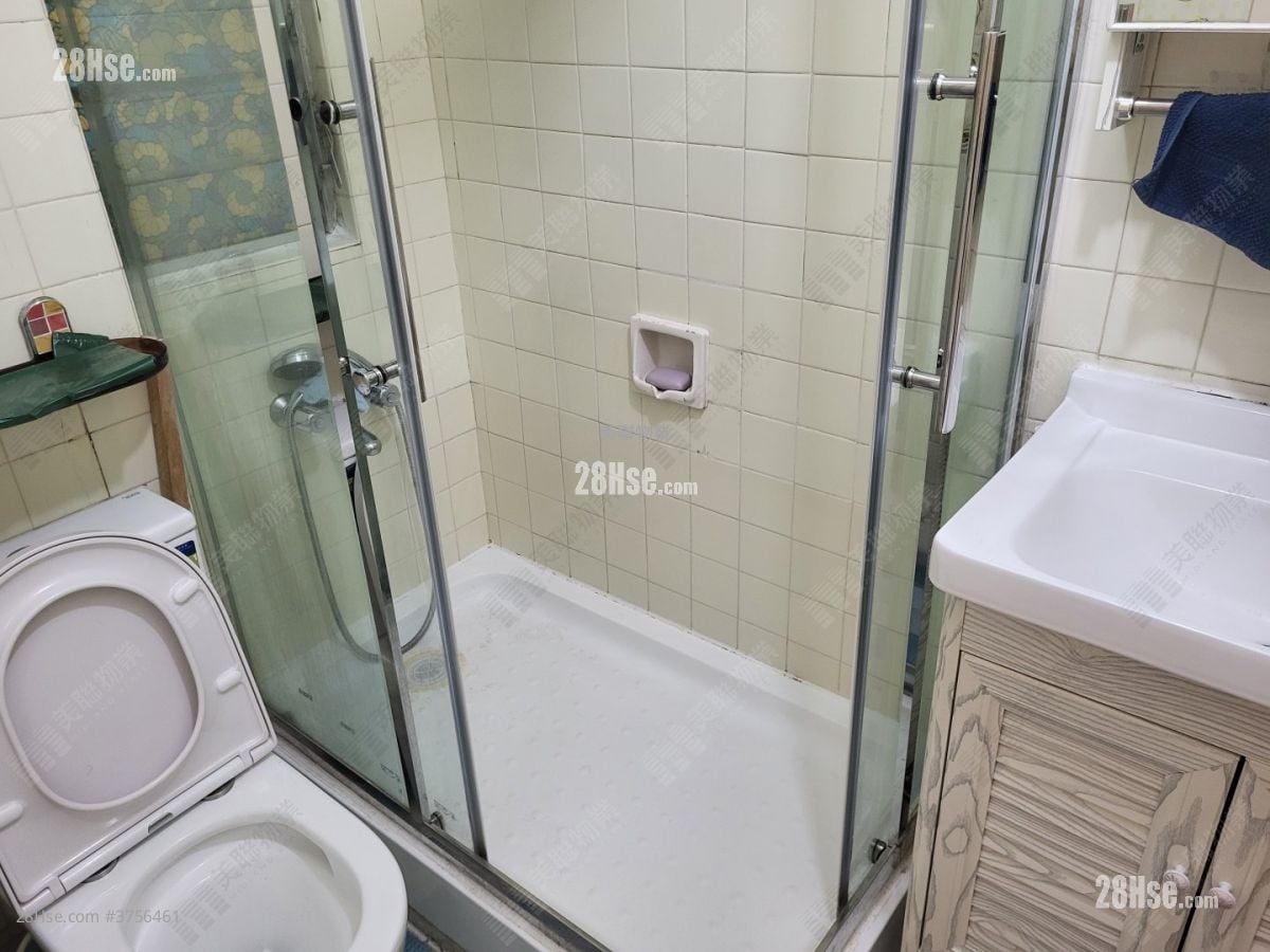 Lung Poon Court Sell 1 Bedroom 340 ft²