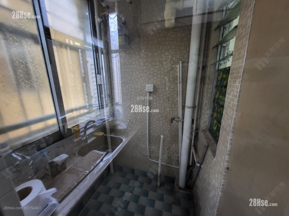 Lung Poon Court Sell 1 Bedroom 340 ft²