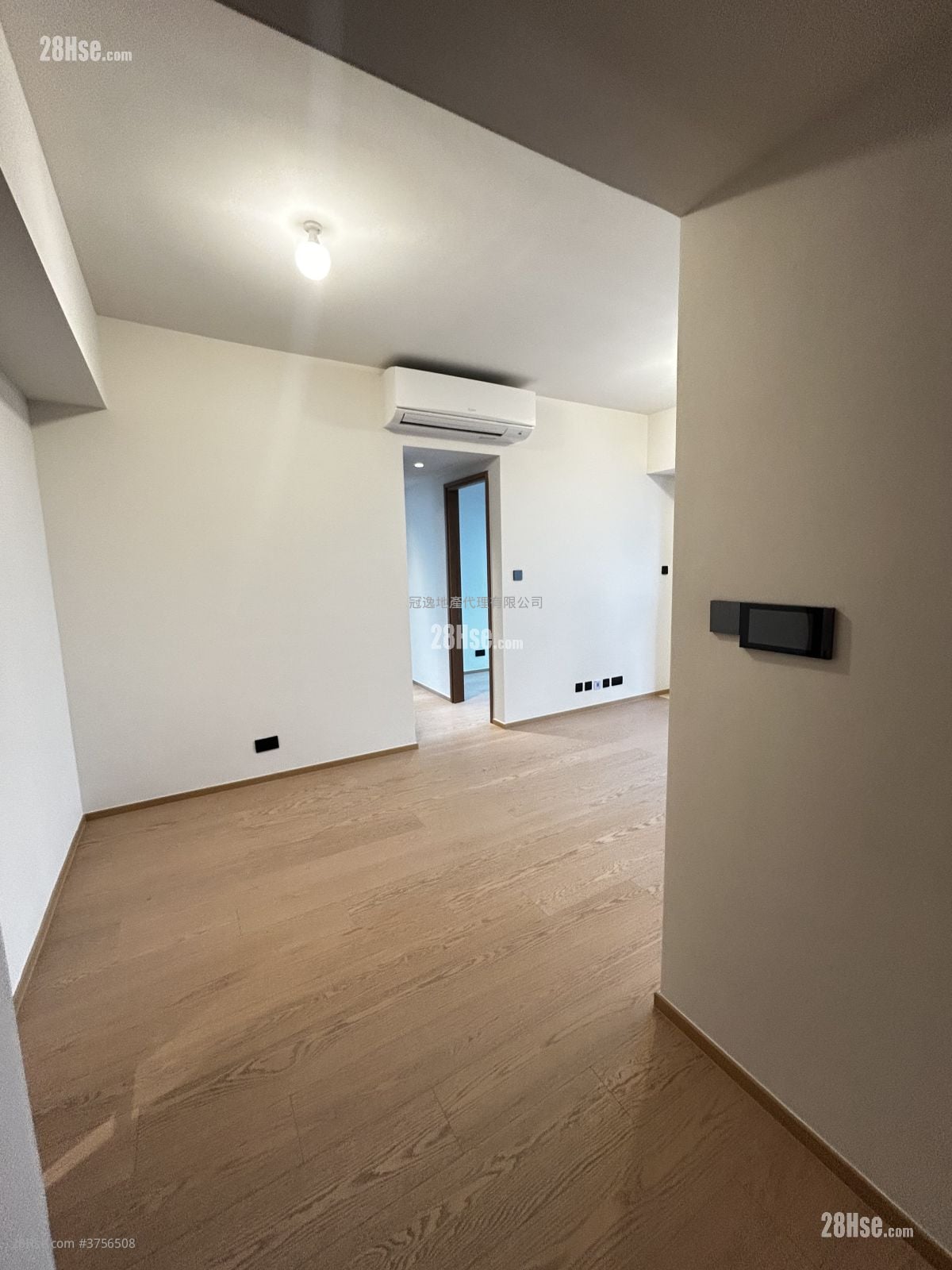 Topside Residence Rental 3 Bedrooms , 1 Bathroom 569 ft²