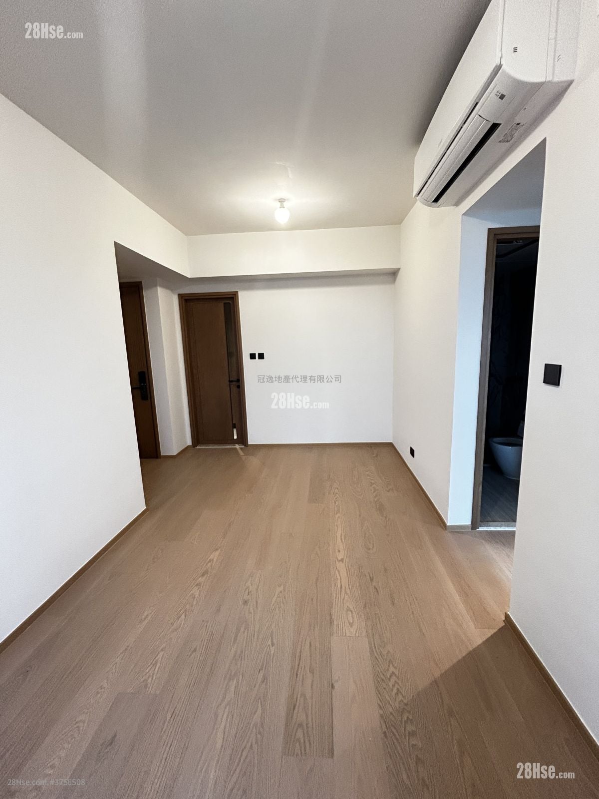 Topside Residence Rental 3 Bedrooms , 1 Bathroom 569 ft²