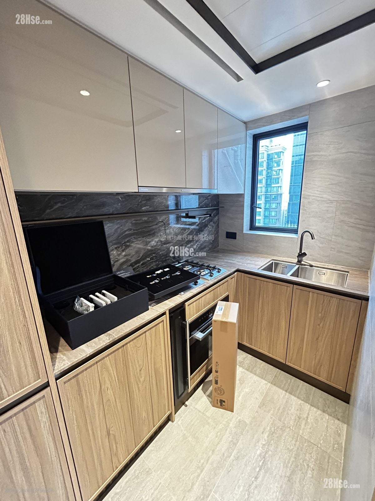 Topside Residence Rental 3 Bedrooms , 1 Bathroom 569 ft²