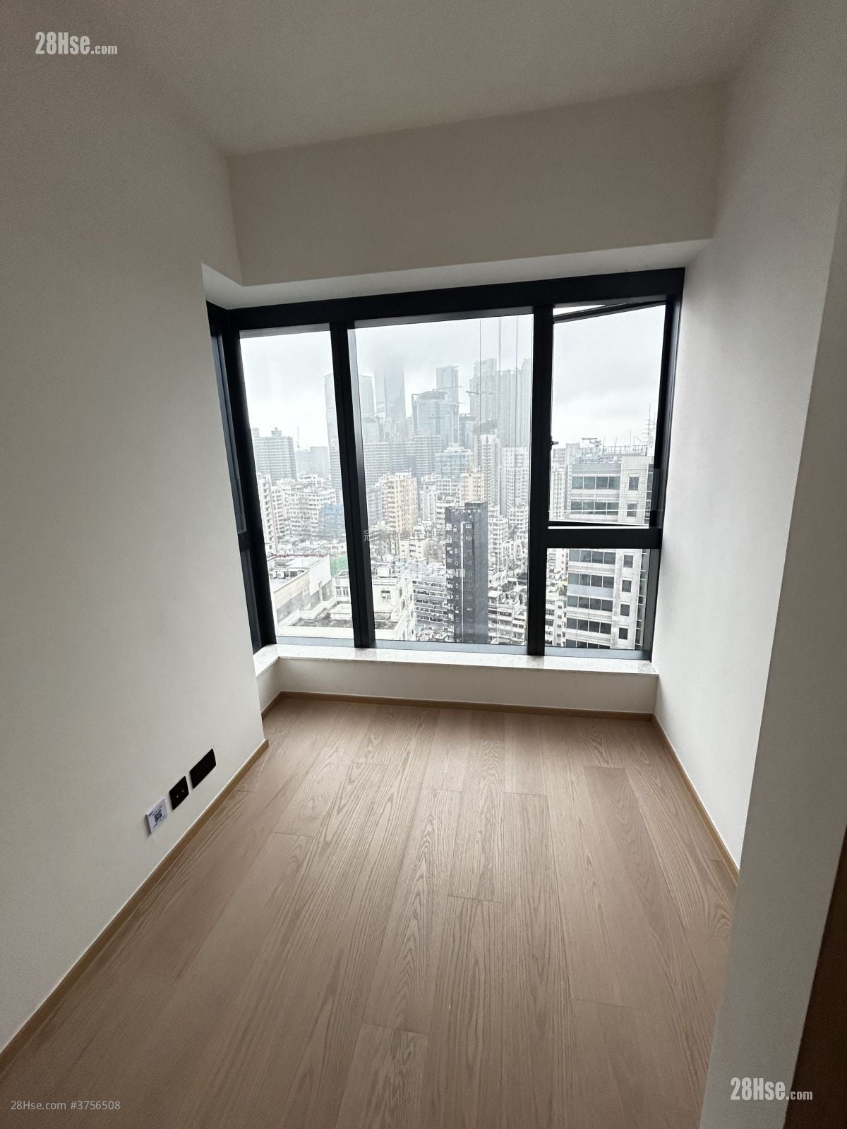 Topside Residence Rental 3 Bedrooms , 1 Bathroom 569 ft²