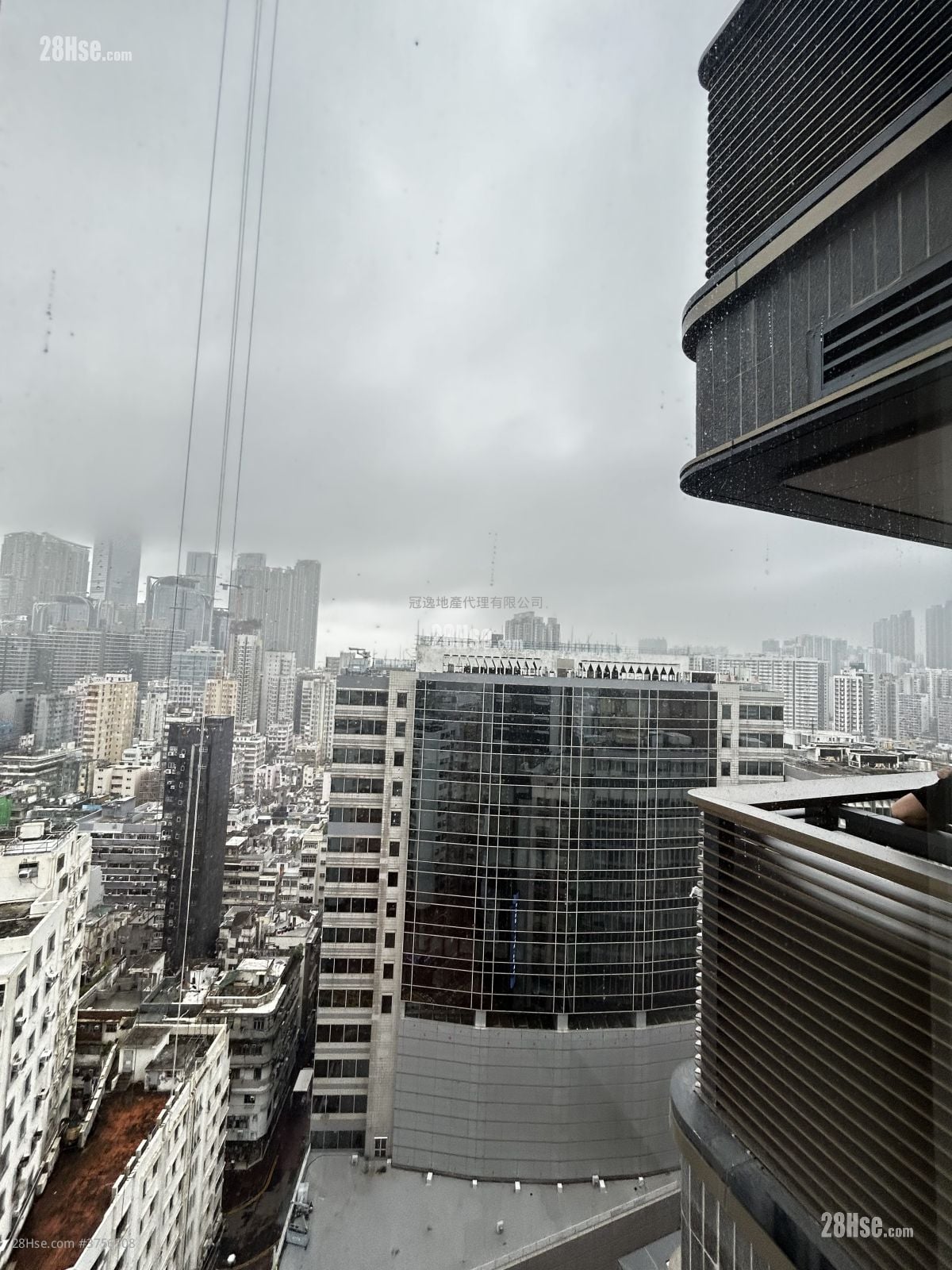 Topside Residence Rental 3 Bedrooms , 1 Bathroom 569 ft²