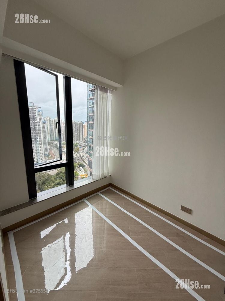 Uptown East Sell 1 Bedroom , 1 Bathroom 336 ft²