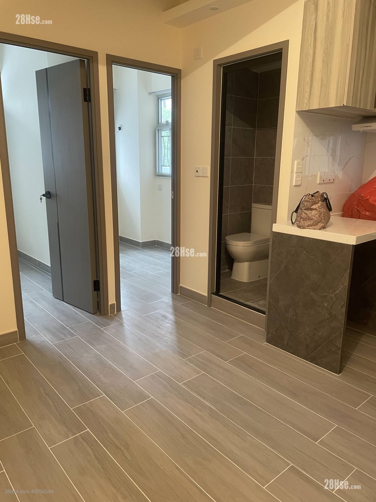 建业大楼 租盘 257 平方尺