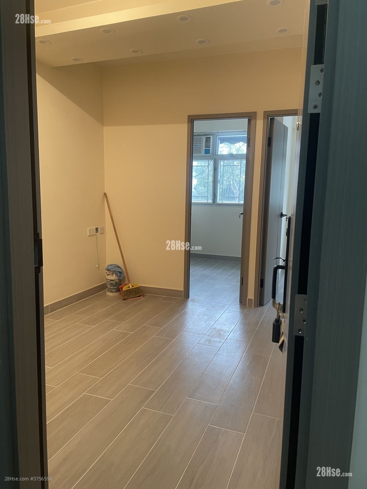 建业大楼 租盘 257 平方尺