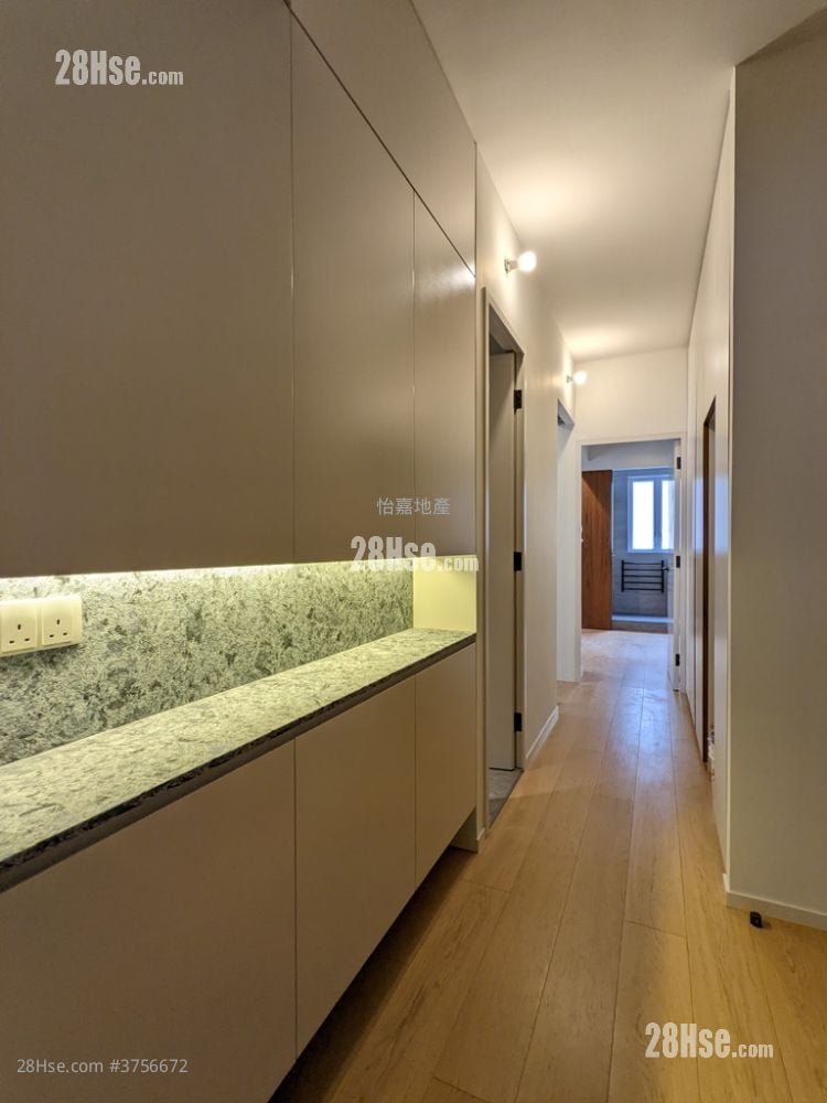 Blue Pool Lodge Sell 2 Bedrooms , 2 Bathrooms 926 ft²