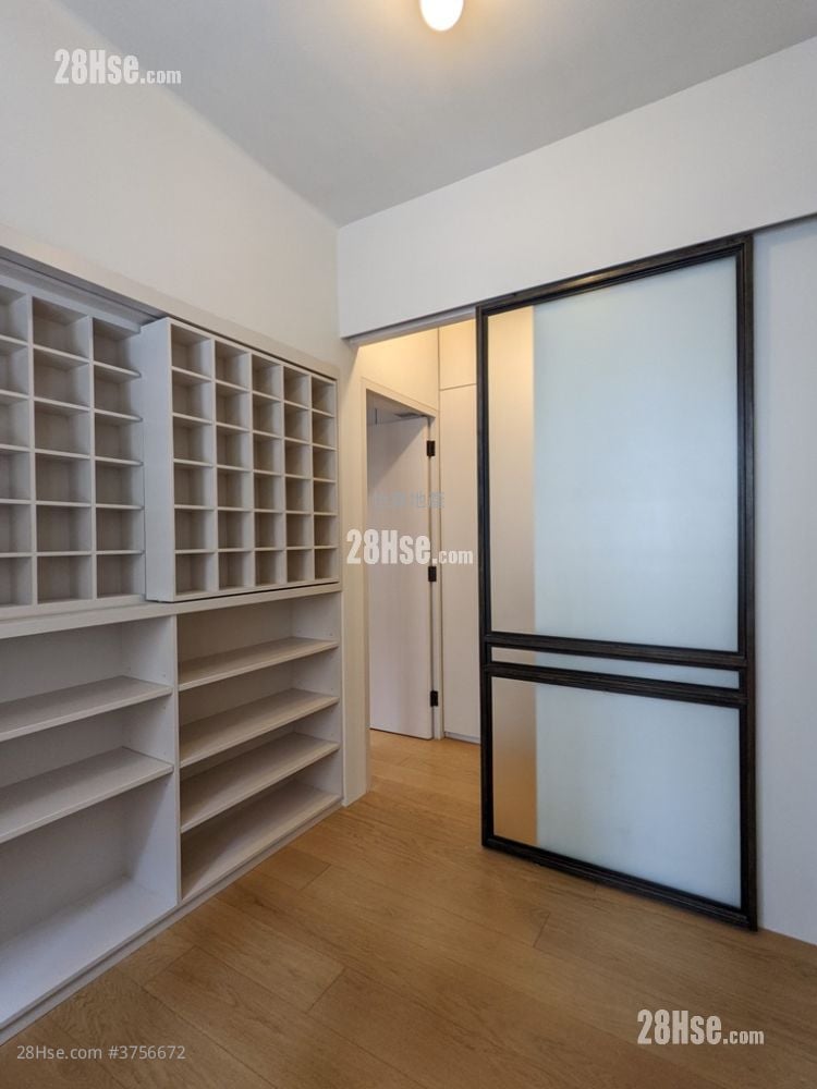 Blue Pool Lodge Sell 2 Bedrooms , 2 Bathrooms 926 ft²