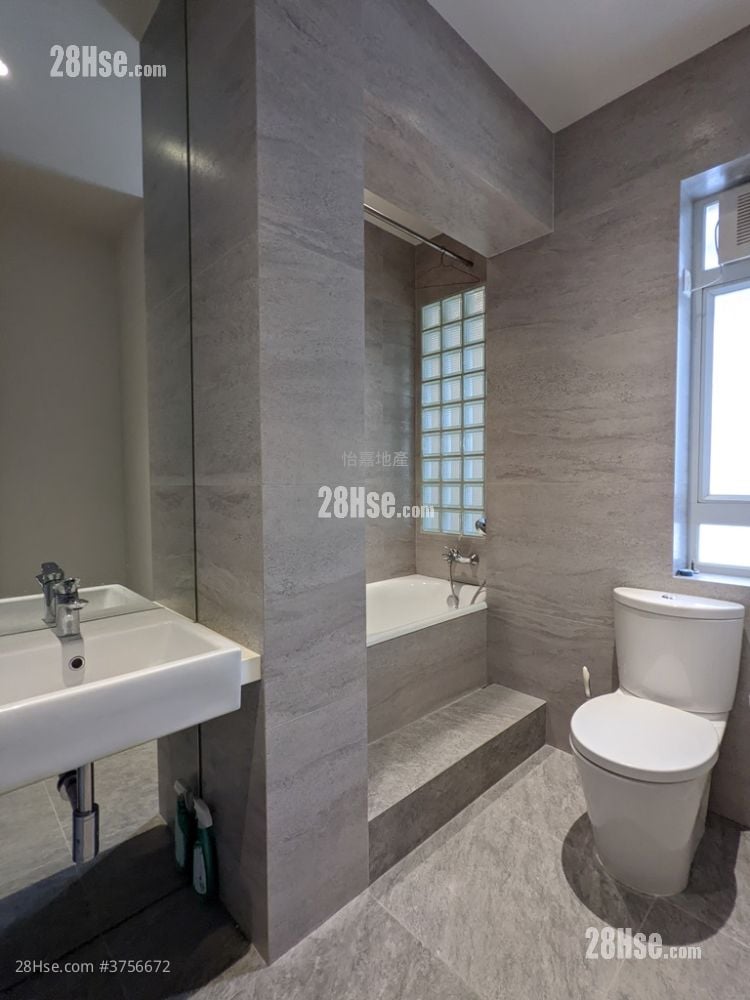 Blue Pool Lodge Sell 2 Bedrooms , 2 Bathrooms 926 ft²