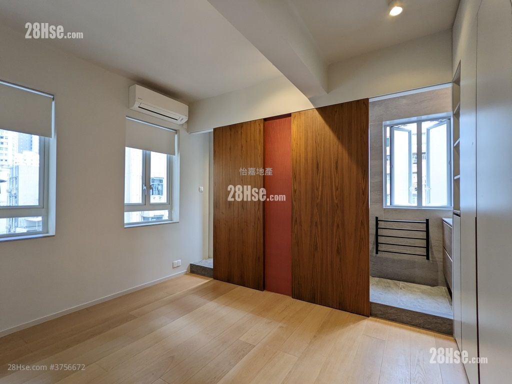 Blue Pool Lodge Sell 2 Bedrooms , 2 Bathrooms 926 ft²