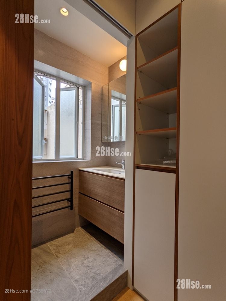 Blue Pool Lodge Sell 2 Bedrooms , 2 Bathrooms 926 ft²