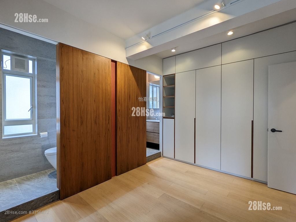 Blue Pool Lodge Sell 2 Bedrooms , 2 Bathrooms 926 ft²