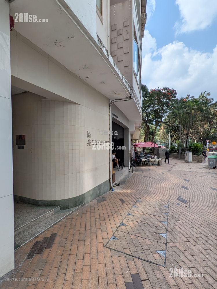 Blue Pool Lodge Sell 2 Bedrooms , 2 Bathrooms 926 ft²