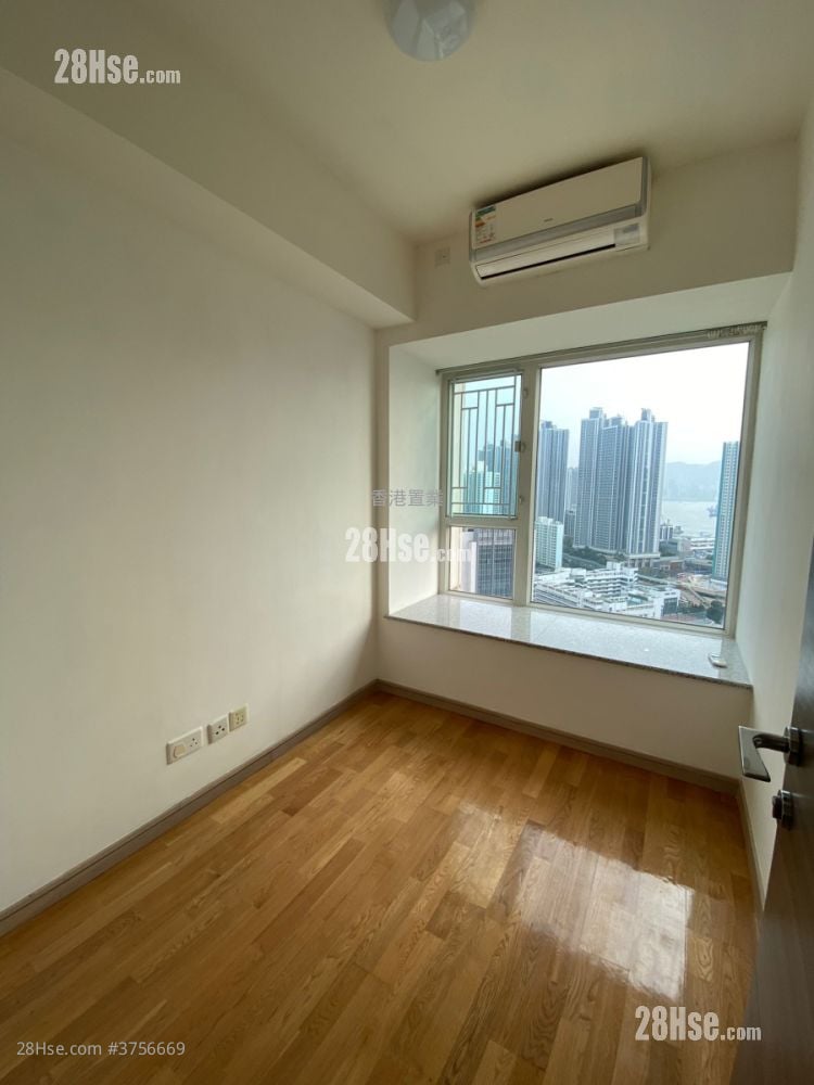 The Sparkle Sell 3 Bedrooms , 2 Bathrooms 775 ft²