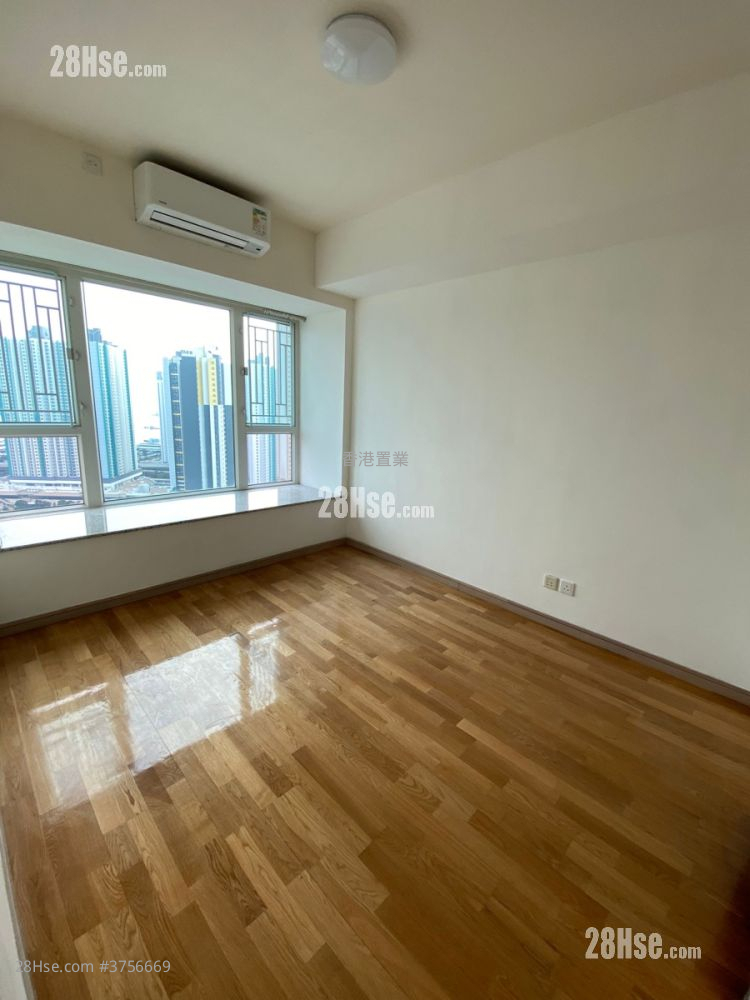 The Sparkle Sell 3 Bedrooms , 2 Bathrooms 775 ft²