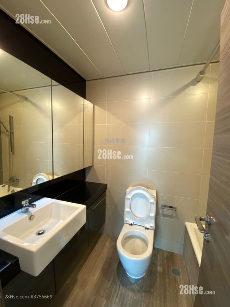 The Sparkle Sell 3 Bedrooms , 2 Bathrooms 775 ft²