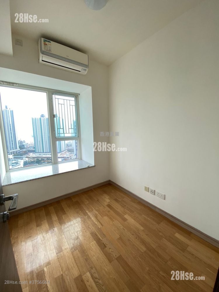 The Sparkle Sell 3 Bedrooms , 2 Bathrooms 775 ft²