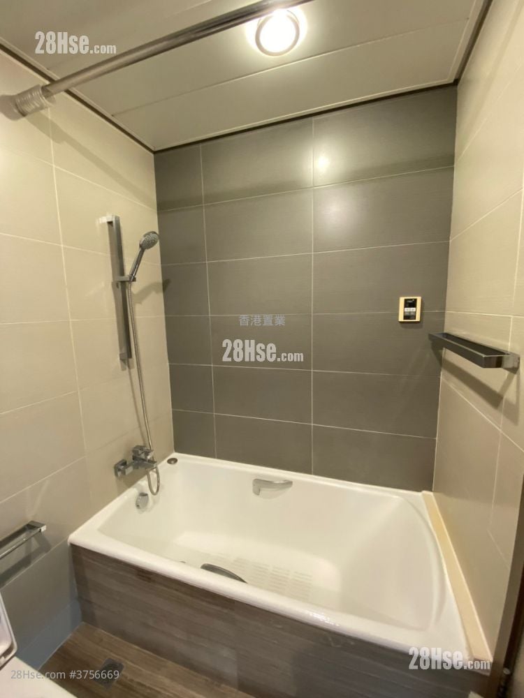 The Sparkle Sell 3 Bedrooms , 2 Bathrooms 775 ft²