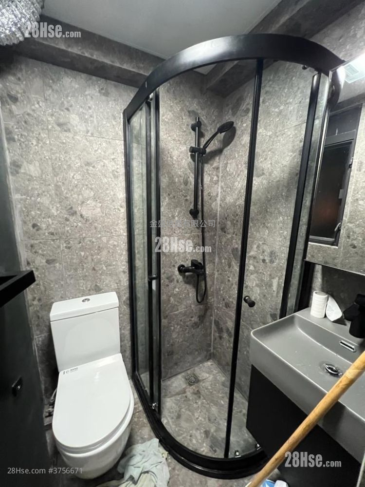 寶富大樓 租盤 130 平方呎