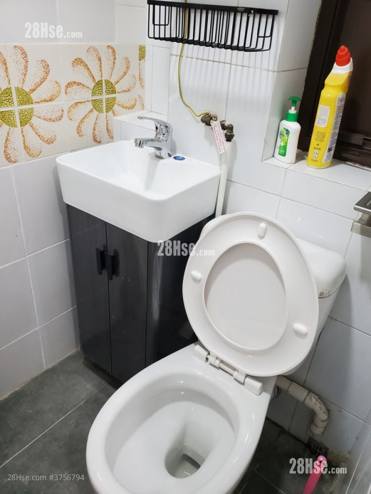 Yau Fook Building Rental 4 Bedrooms , 1 Bathroom 70 ft²