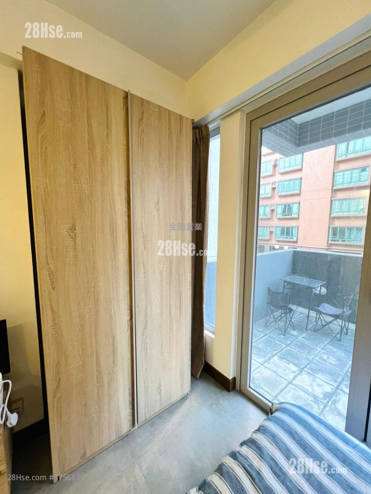 AVA62 售盘 开放式间隔 , 1 浴室 179 平方尺