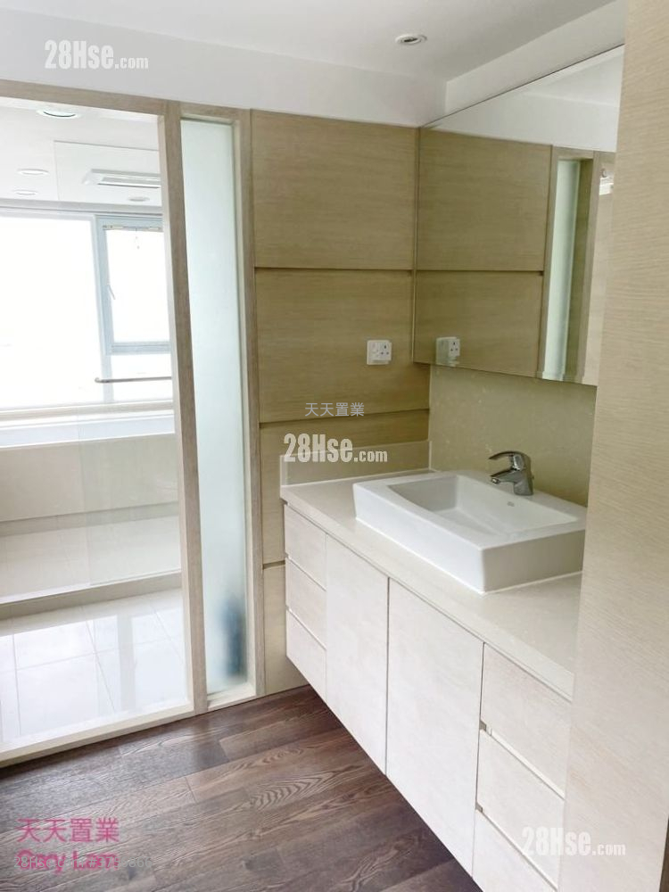 Violet Garden Rental 5+ Bedrooms , 4 Bathrooms 2,100 ft²