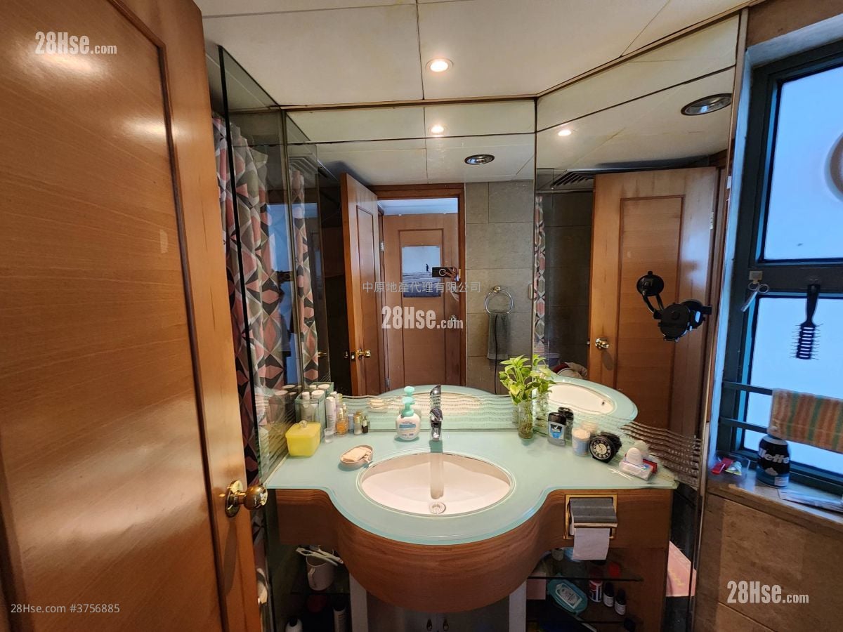 Island Resort Sell 3 Bedrooms 811 ft²