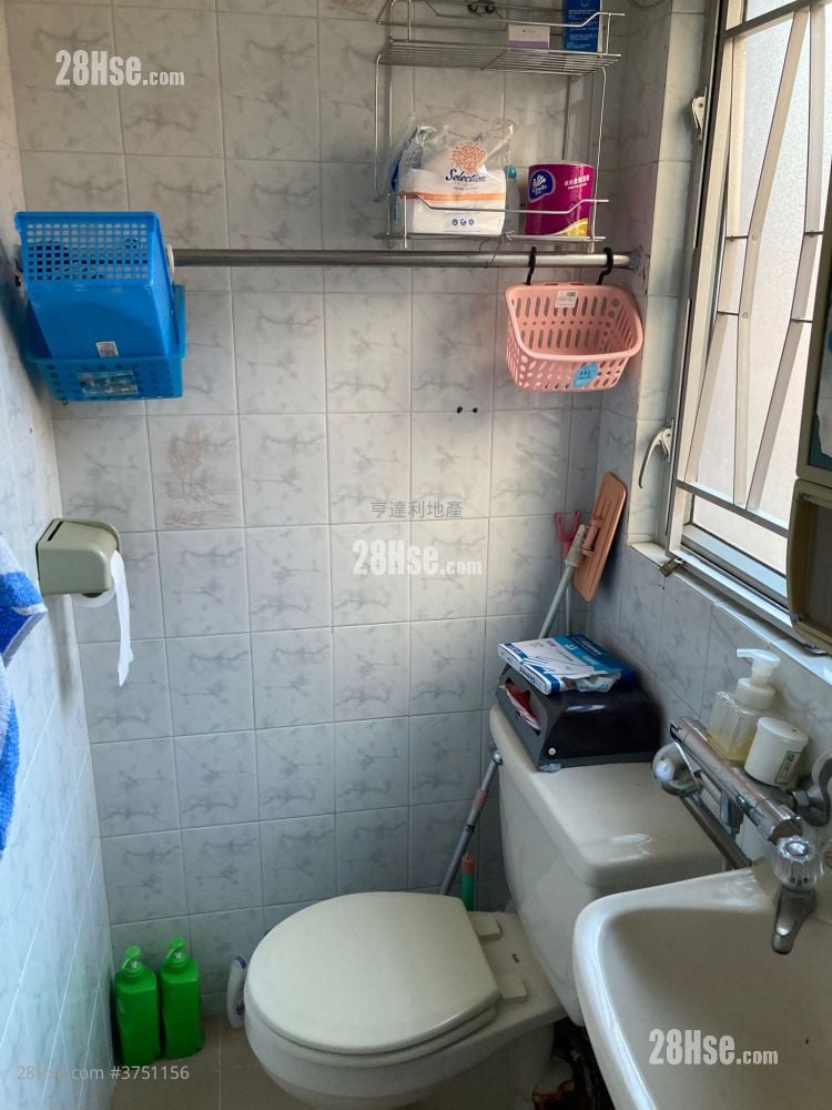 Tung Ho Building Sell 1 Bedroom , 1 Bathroom 220 ft²