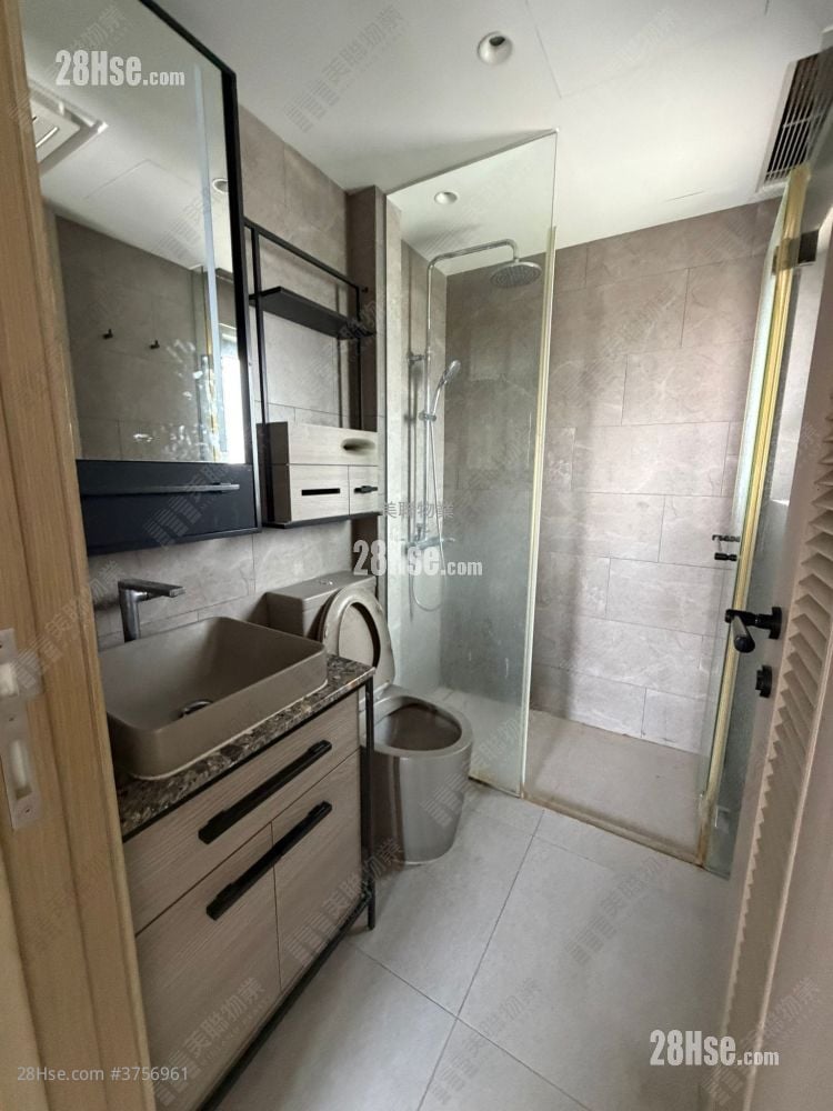 Atrium House Sell 2 Bedrooms , 1 Bathroom 434 ft²