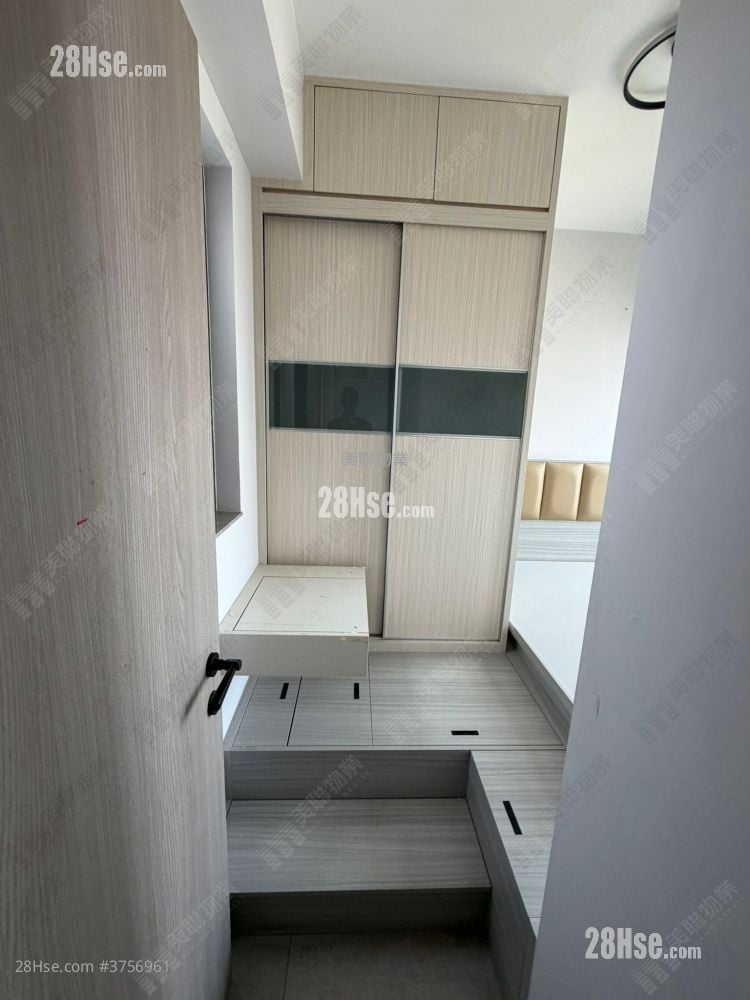 Atrium House Sell 2 Bedrooms , 1 Bathroom 434 ft²