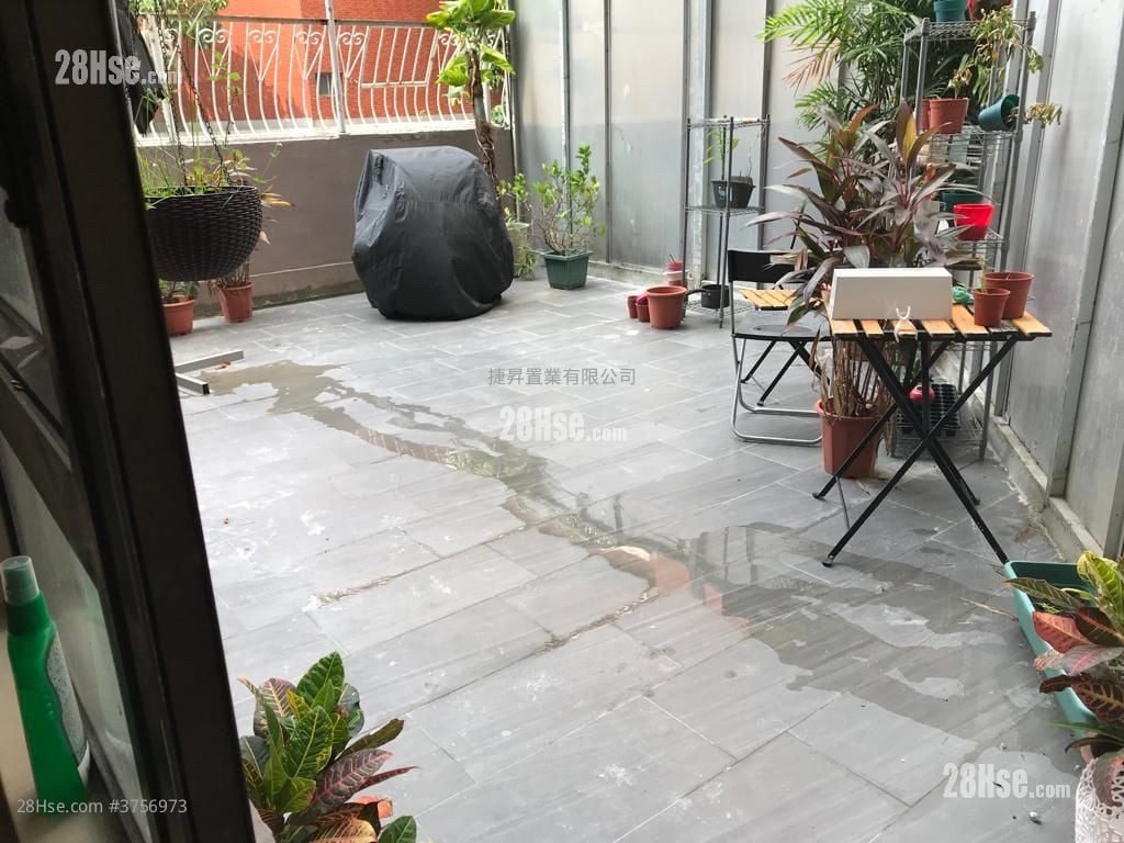 On Tai Mansion Sell 2 Bedrooms , 1 Bathroom 374 ft²