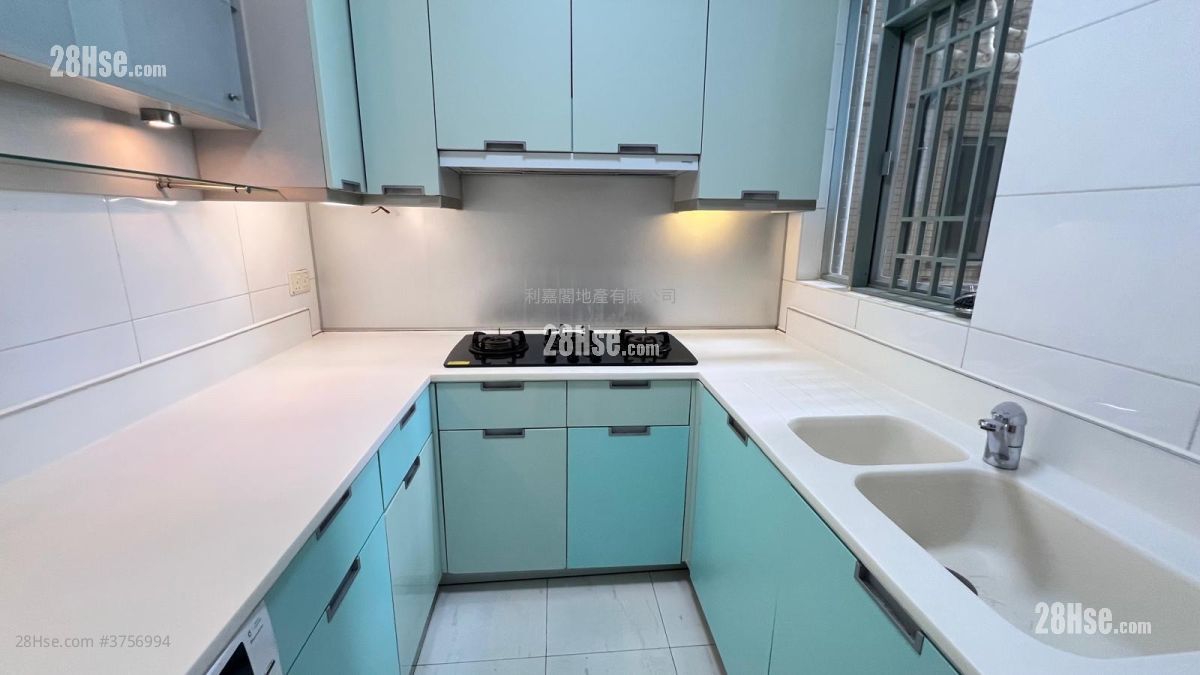 Coastal Skyline Sell 3 Bedrooms 874 ft²